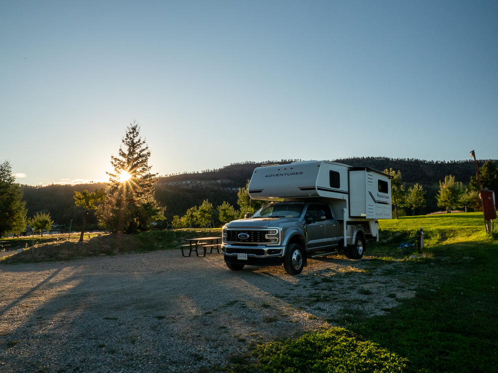 Truckcamper im dem Apple Valley Orchard & RV Park
