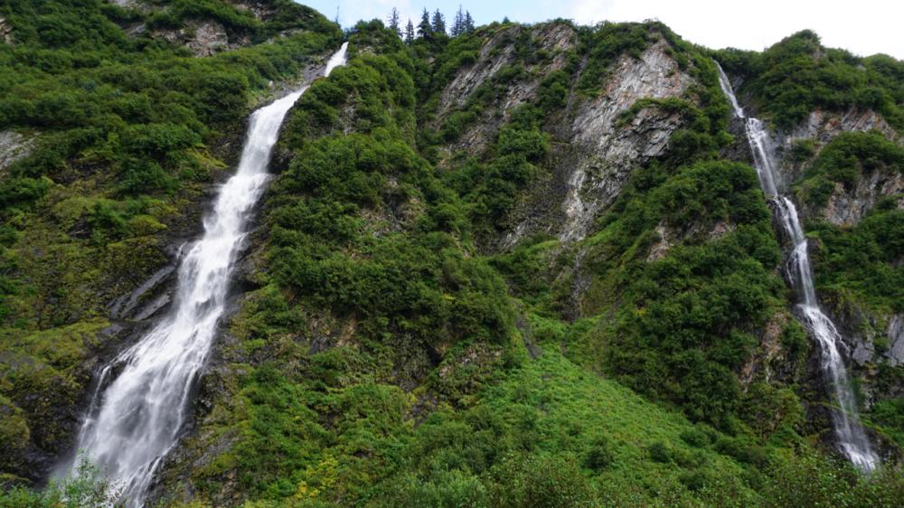 Bridal Veil Falls / Alaska