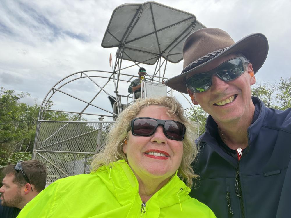 Regina und Klaus auf dem Airboat