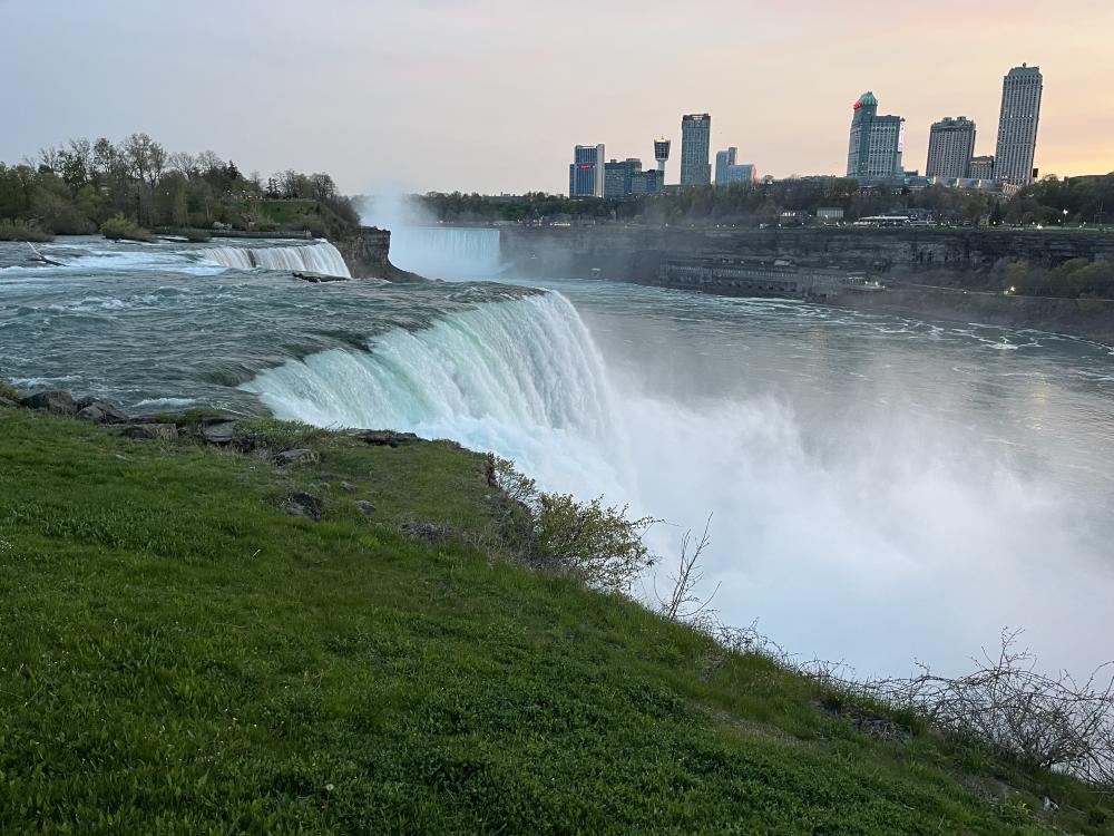 Die Niagara Falls von amerikanischer Seite aus fotografiert