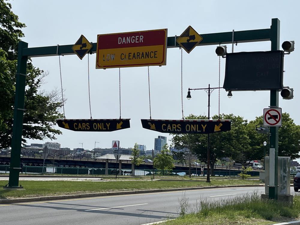 Mit diesen Hinweisen sahen wir uns in Boston immer wieder konfrontiert