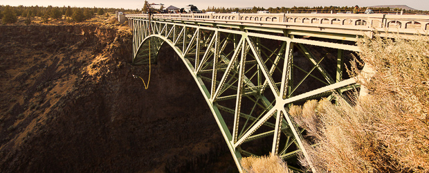 Bungee Jumping von der Crooked River High Bridge